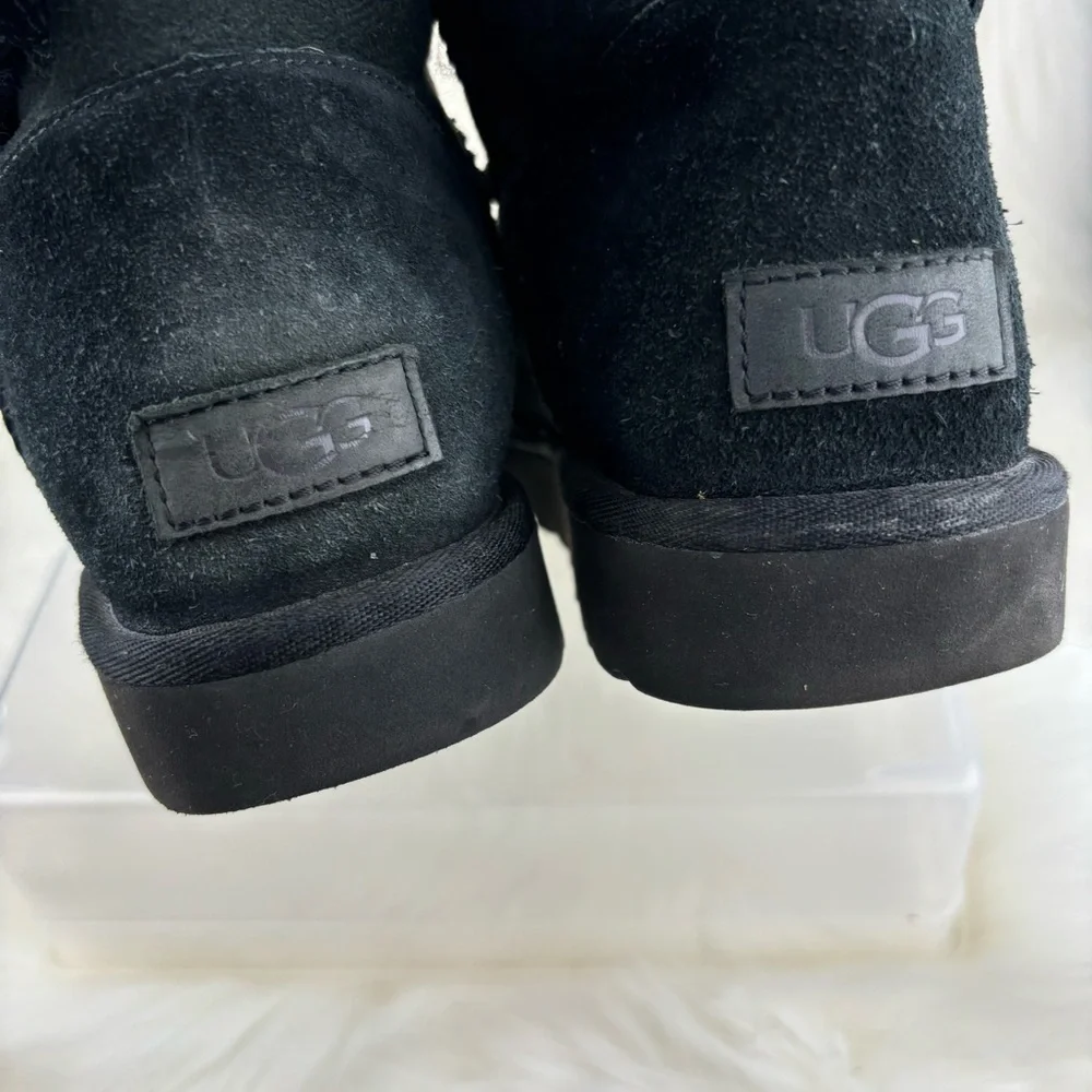UGG ANKLE WINTER BOOTS SIZE 9 WOMAN
